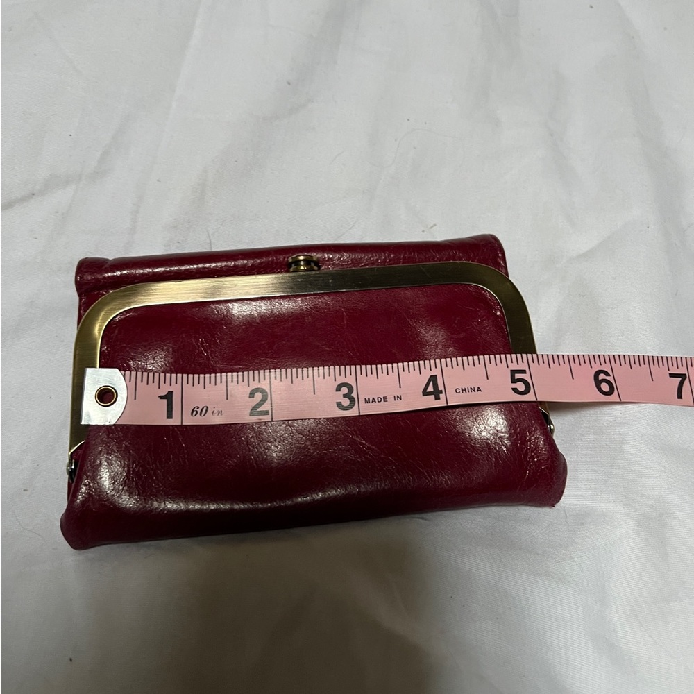 HOBO GENUINE LEATHER WALLET ROBIN COLOR BEAUTIFUL WINE COLOR. Gently used